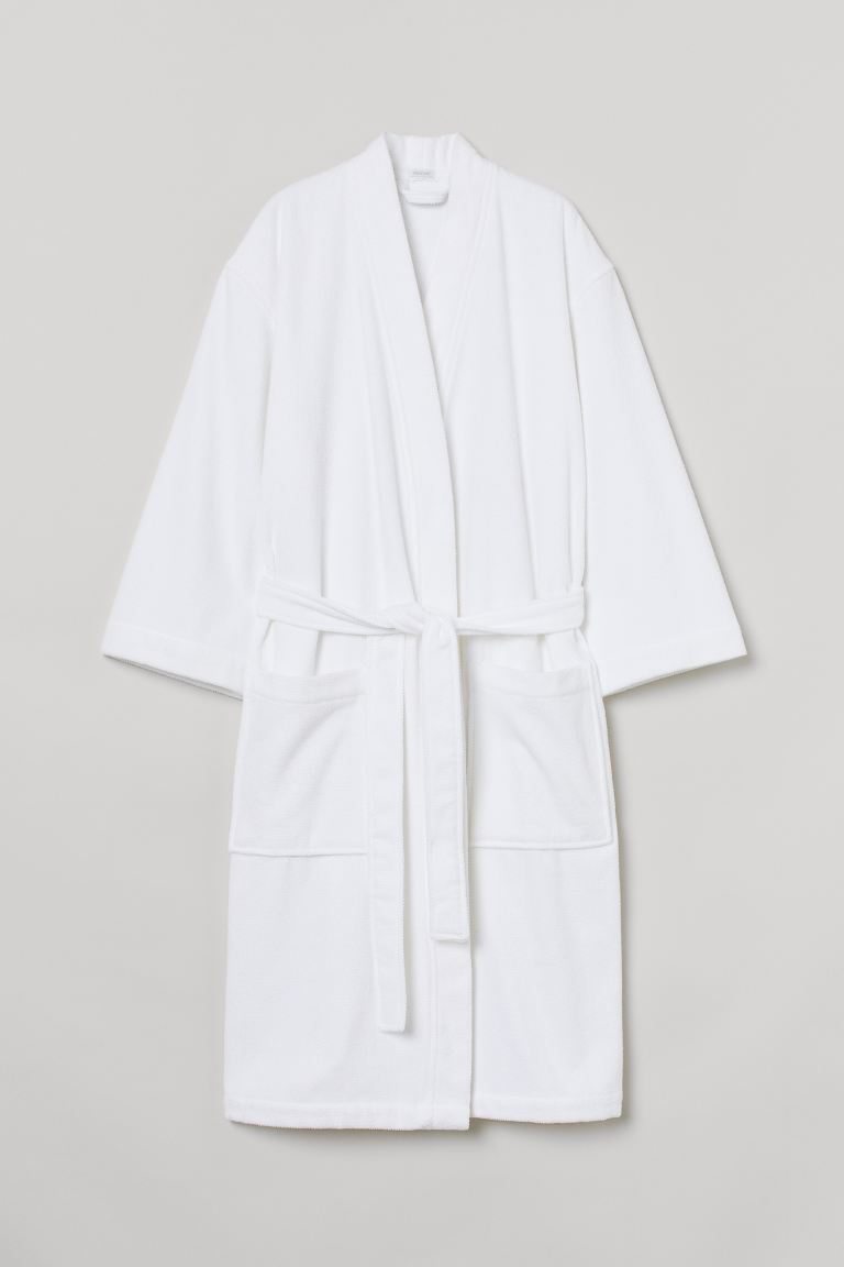 Выход в халате круизном показе Dior