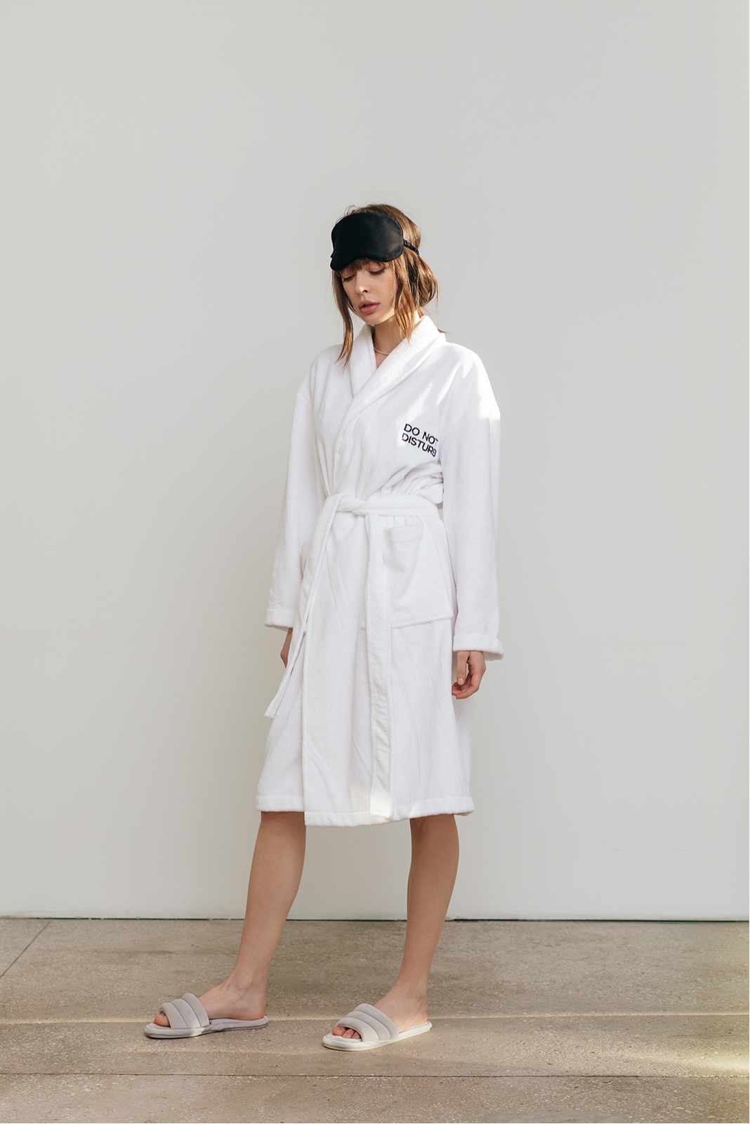 Выход в халате круизном показе Dior