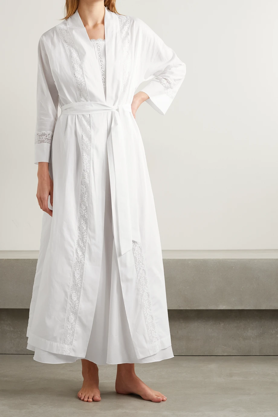 Выход в халате круизном показе Dior