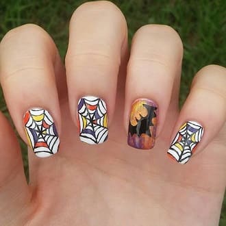 Маникюр с привидениями летучих мышей на Хэллоуин