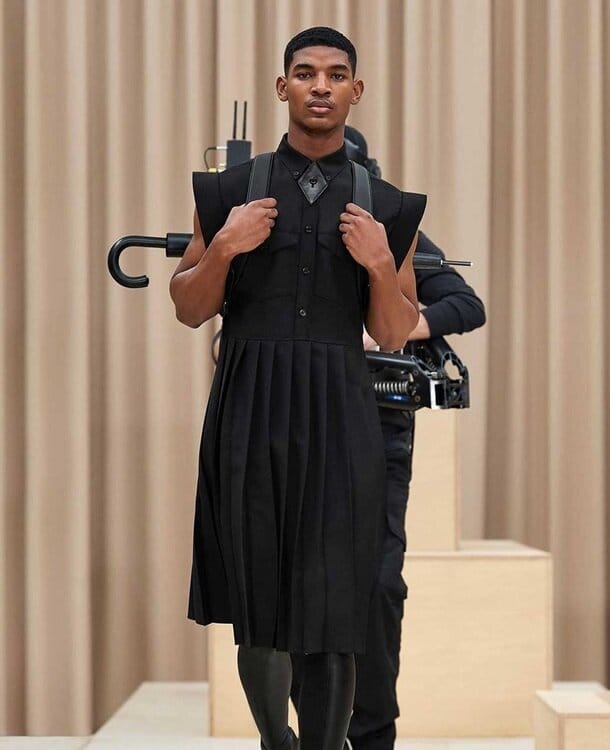 Платья для мужчин отождествляются со свободой