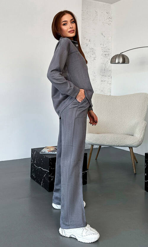 Брючный замшевый костюм кнопки 23080 Серый