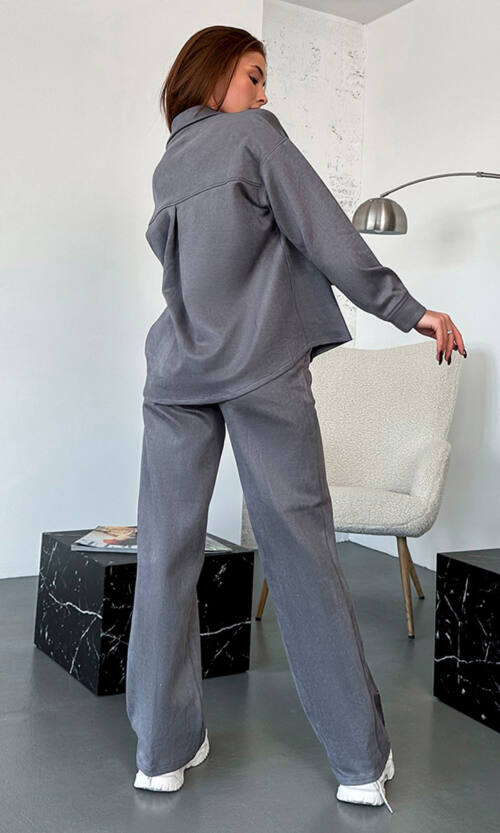 Брючный замшевый костюм кнопки 23080 Серый