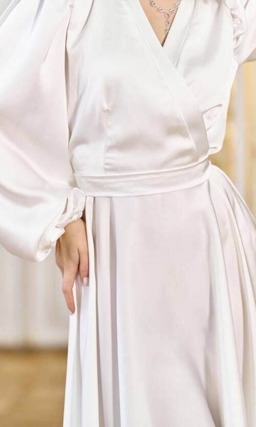 Коктейльна шовкова сукня запах 24008 Молочна