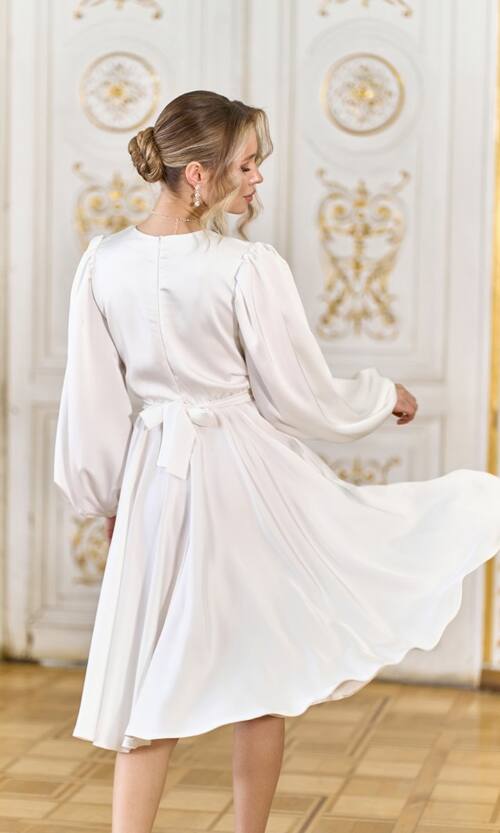 Коктейльна шовкова сукня запах 24008 Молочна