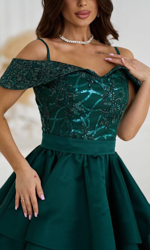 Коктейльное Платье Атлас Пайетка Открытые Плечи 25023 Зеленое