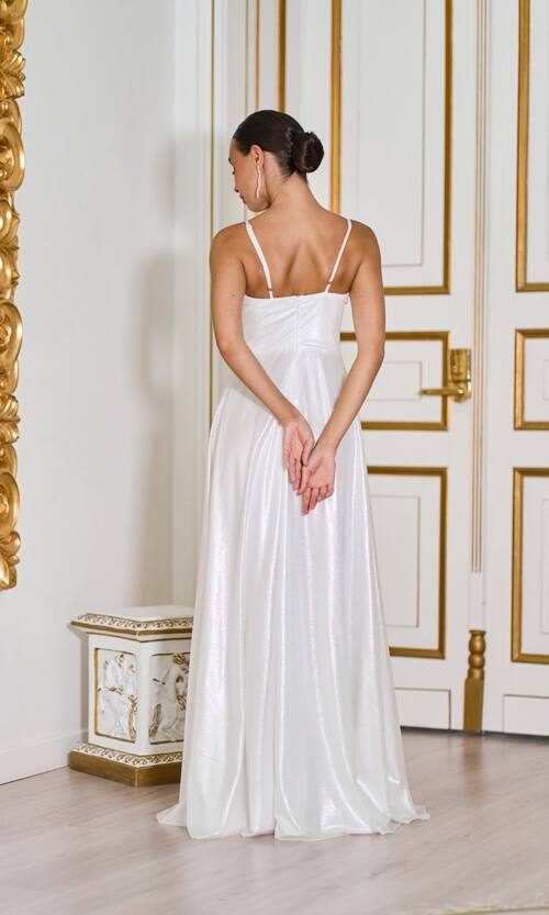 Вечернее Платье на Тонких Бретелях Формированными Чашками 25037 Молочное