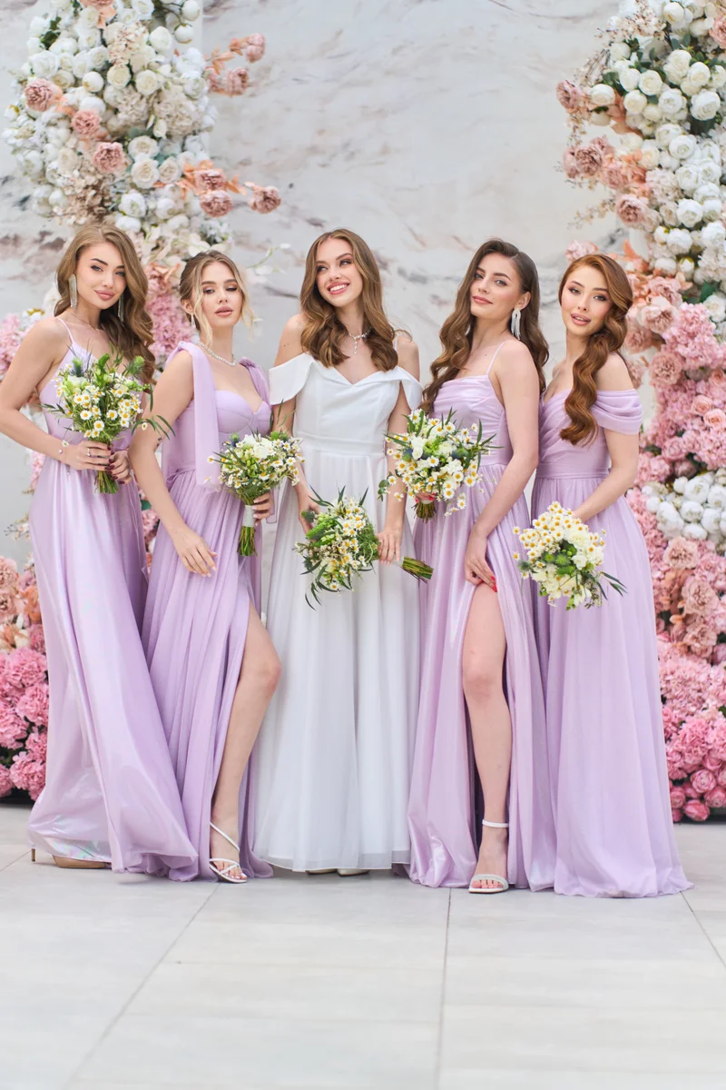 Скромные платья для подружек невесты: элегантность