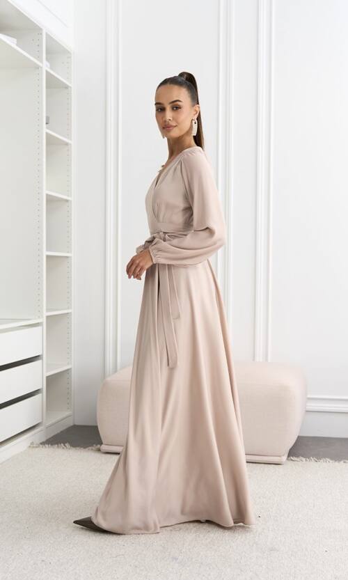 Вечернее платье атлас на запах 25087 Бежевое