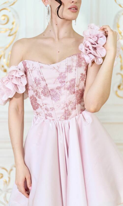 Корсетна міні сукня з вишивкою та відкритими плечима 26008 Пудрова