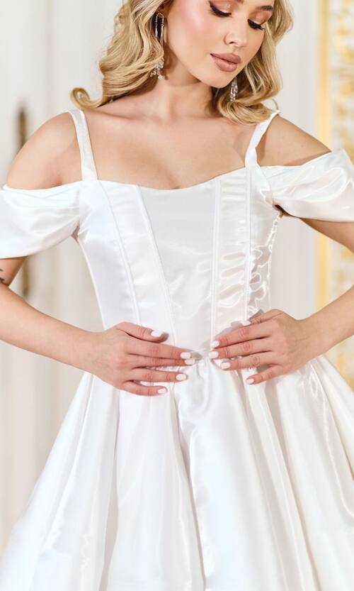 Коктейльна корсетна сукня з ефектом рідкого глянцю 26002 Молочна