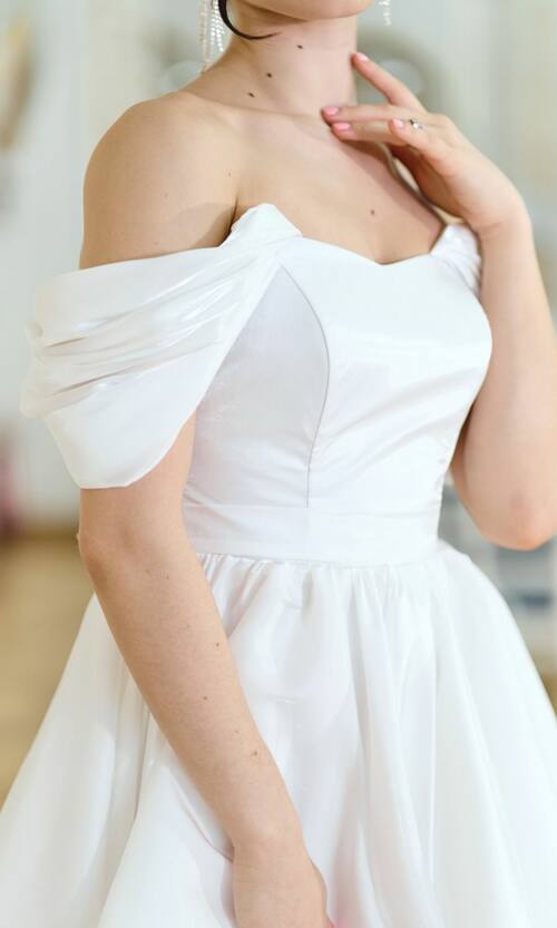 Корсетное мини платье с шелковистым сиянием 26005 Молочное.