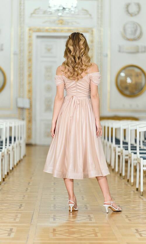 Коктейльна сукня міді з драпірованим ліфом 26019 Бежева