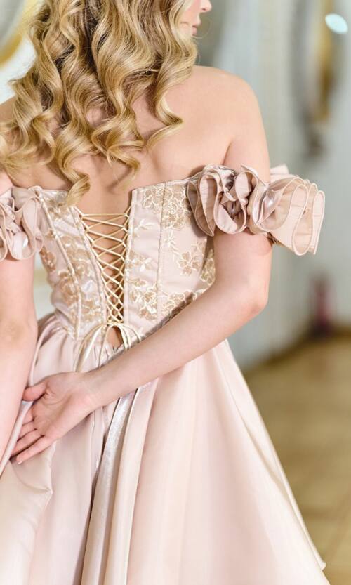 Корсетна міні сукня з вишивкою та відкритими плечима 26008 Кремова