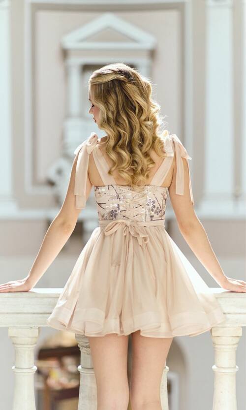 Архітектурна коктейльна сукня з вишитим корсетом 26010 Бежева