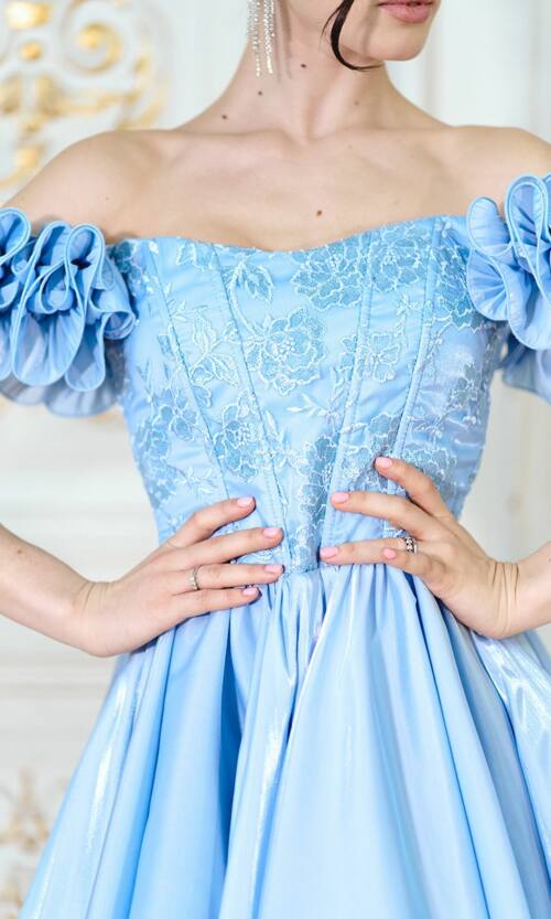 Корсетна міні сукня з вишивкою та відкритими плечима 26008 Блакитна