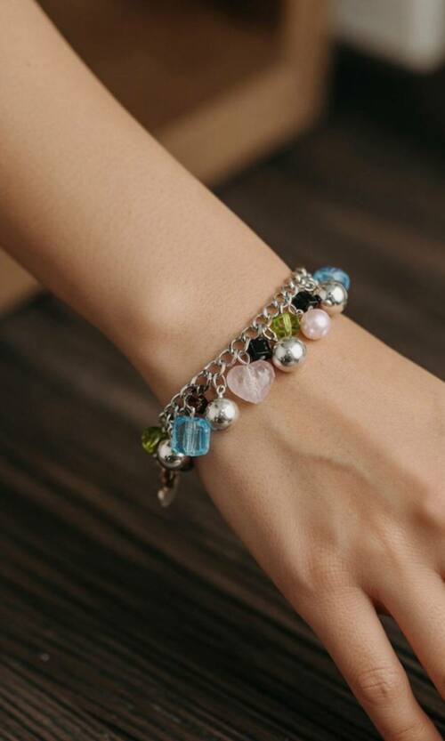 Жіночий браслет з шармами та підвісками у формі серця 26503 Сріблястий