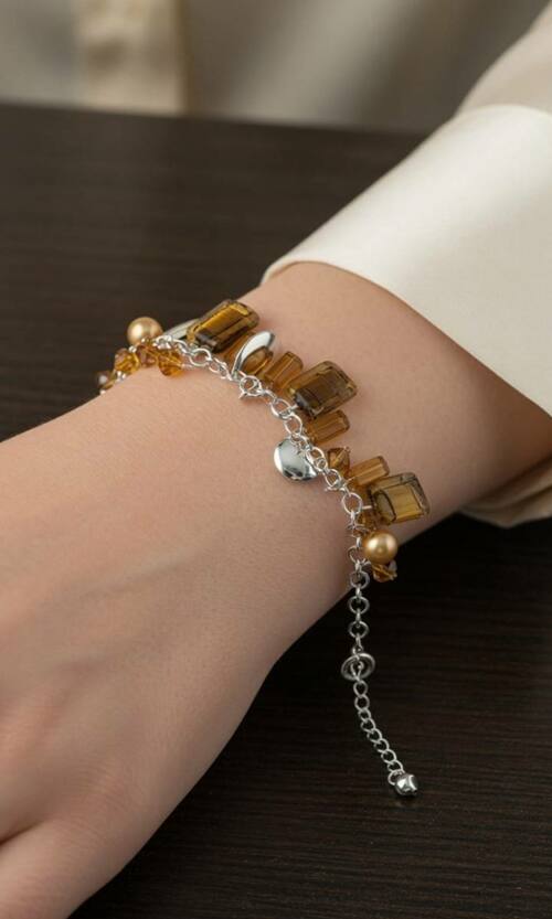 Жіночий браслет з підвісками у бурштинових відтінках 26501 Сріблястий
