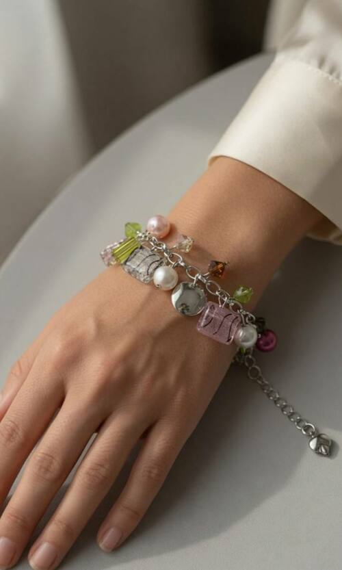 Яскравий браслет з шармами та підвісками 26504 Сріблястий