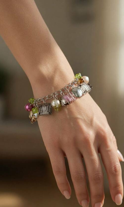 Яскравий браслет з шармами та підвісками 26504 Сріблястий