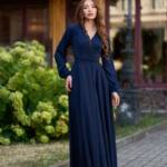 Вечернее платье атлас на запах 25070 Синее